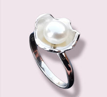 Load image into Gallery viewer, White Pearl Splat Ring
