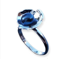 Load image into Gallery viewer, Grey Pearl Splat Ring
