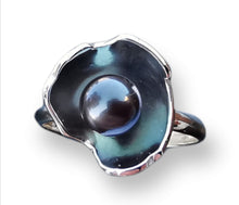 Load image into Gallery viewer, Grey Pearl Splat Ring
