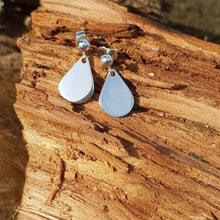 Load image into Gallery viewer, Silver teardrop earrings
