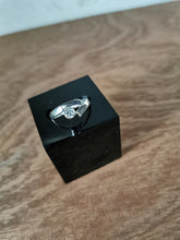 Load image into Gallery viewer, Cubic zirconia ring
