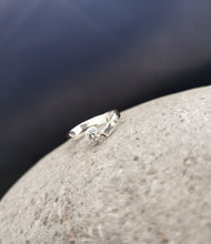 Load image into Gallery viewer, Cubic zirconia ring
